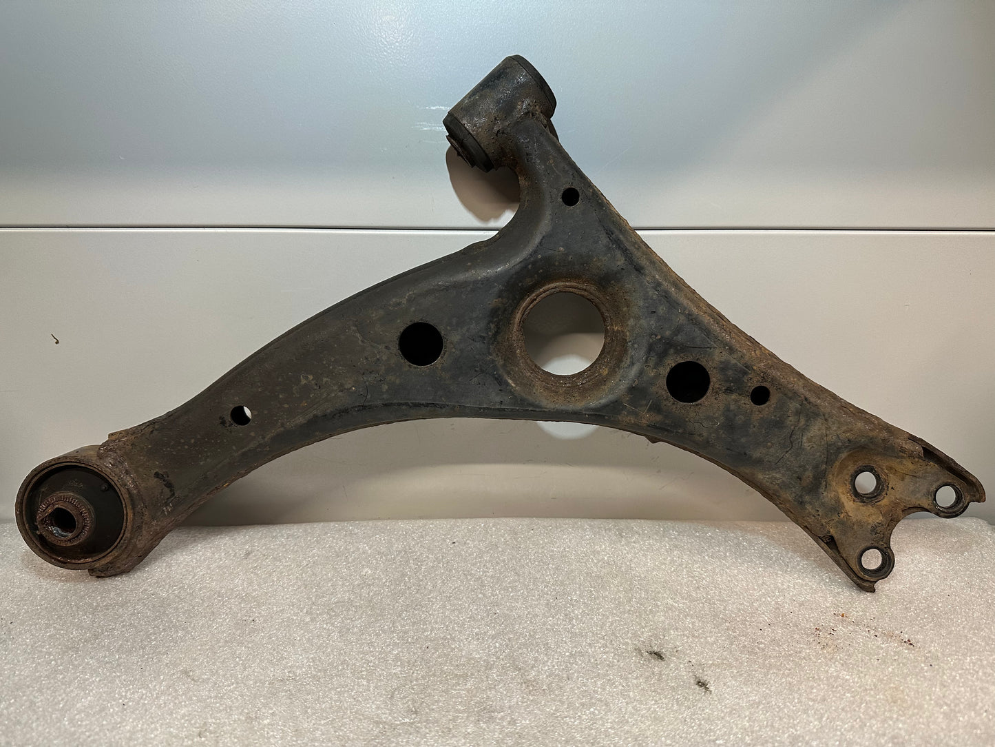 Left wishbone for Toyota Celica AT200