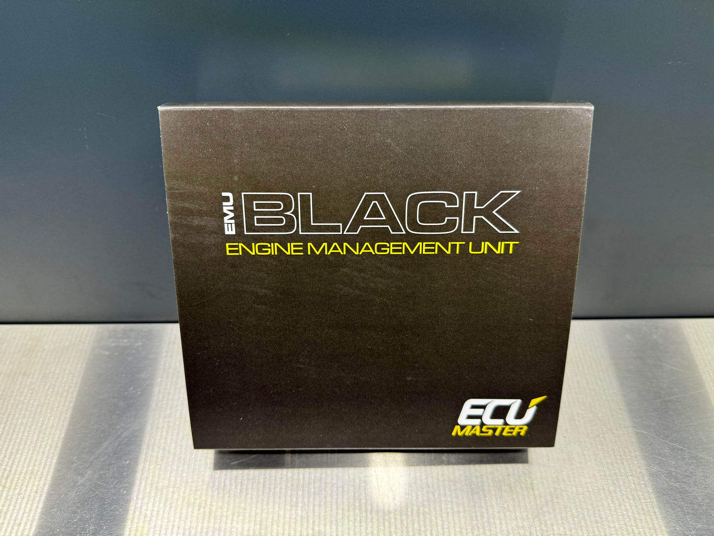 ECUMASTER EMU BLACK frei programmierbar