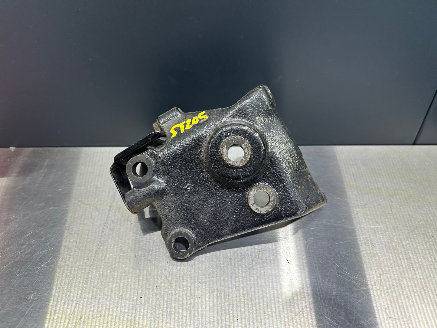 Halter Seitlich Verteiler Differenzial Vorne Toyota Celica ST165 ST185 ST205 GT4 GT FOUR