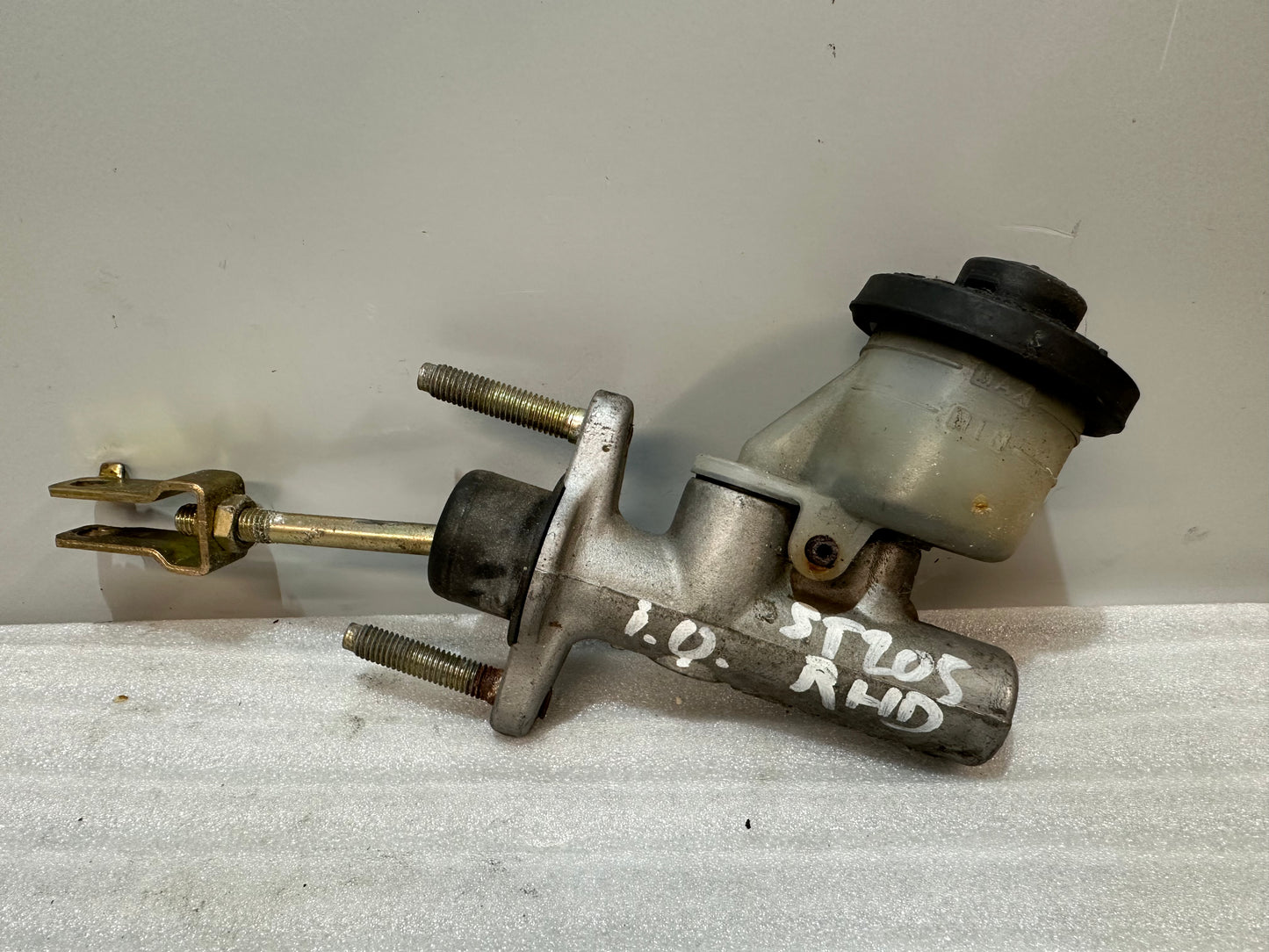 Brake cylinder - Toyota Celica ST205 GT-FOUR - 47201-2B080