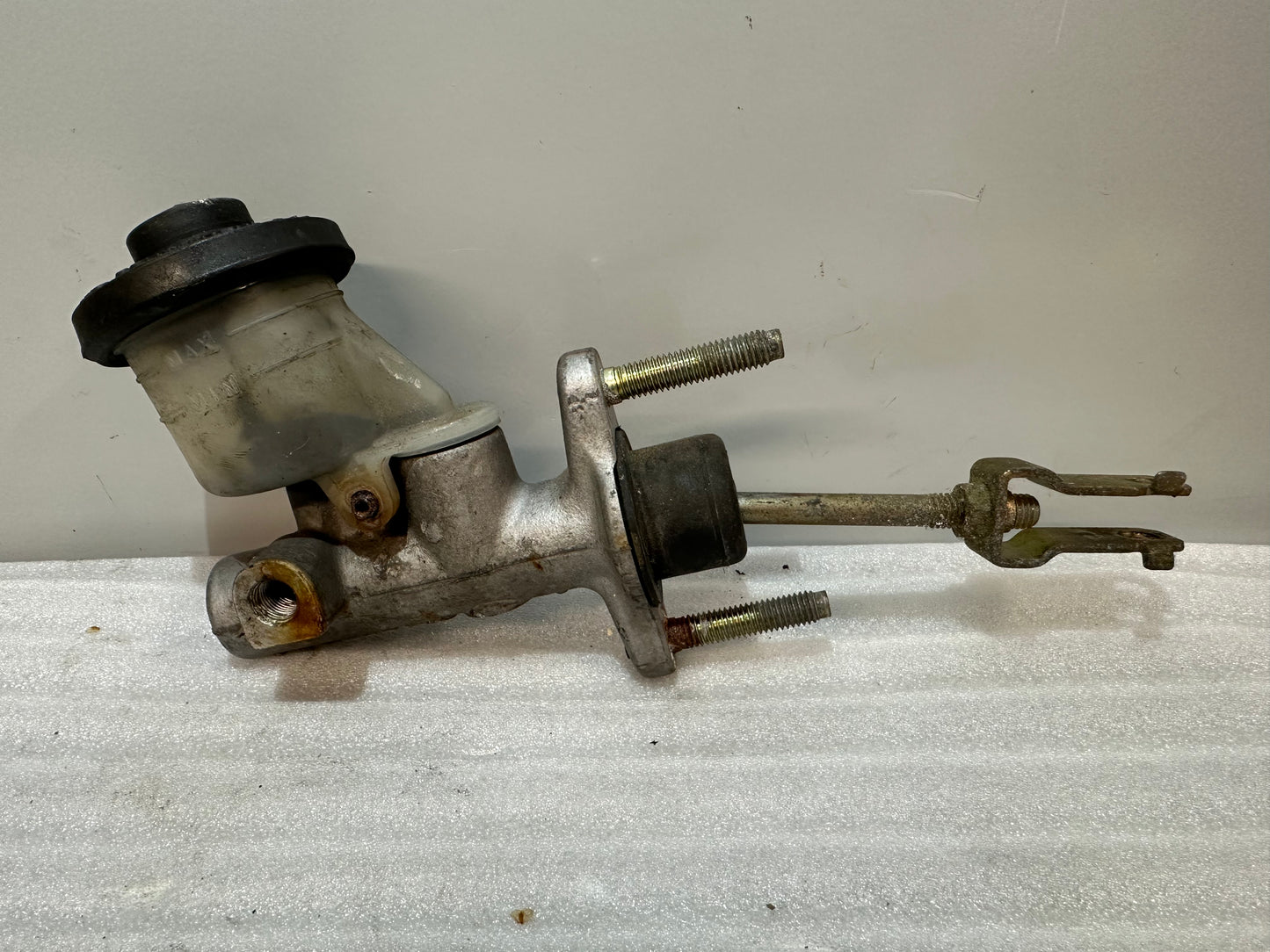 Brake cylinder - Toyota Celica ST205 GT-FOUR - 47201-2B080