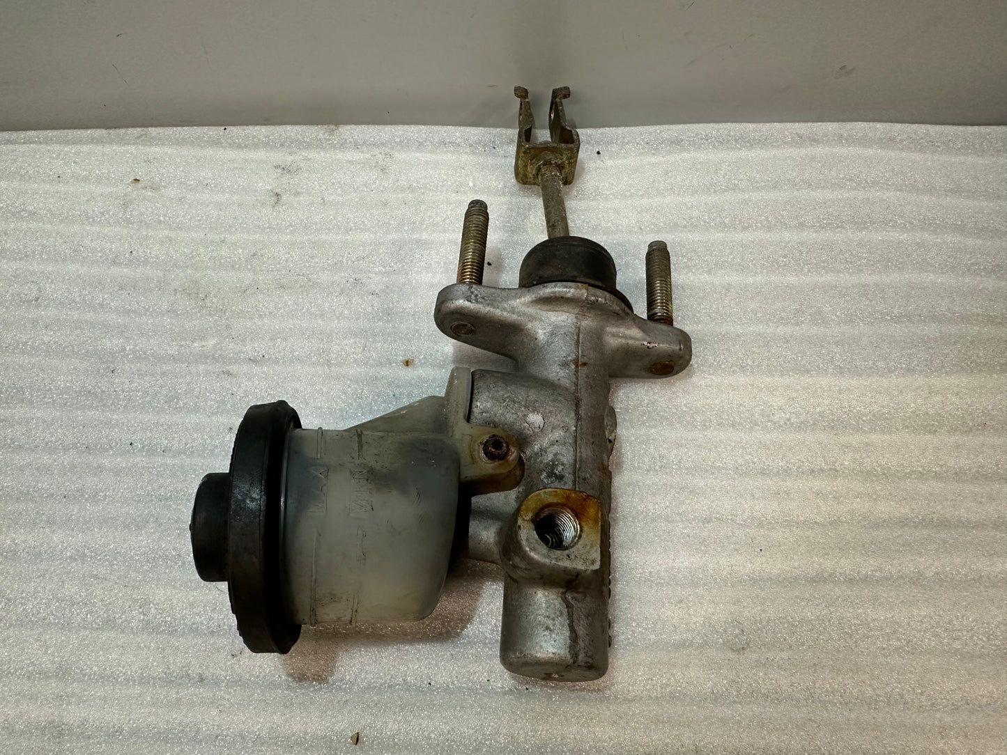 Brake cylinder - Toyota Celica ST205 GT-FOUR - 47201-2B080