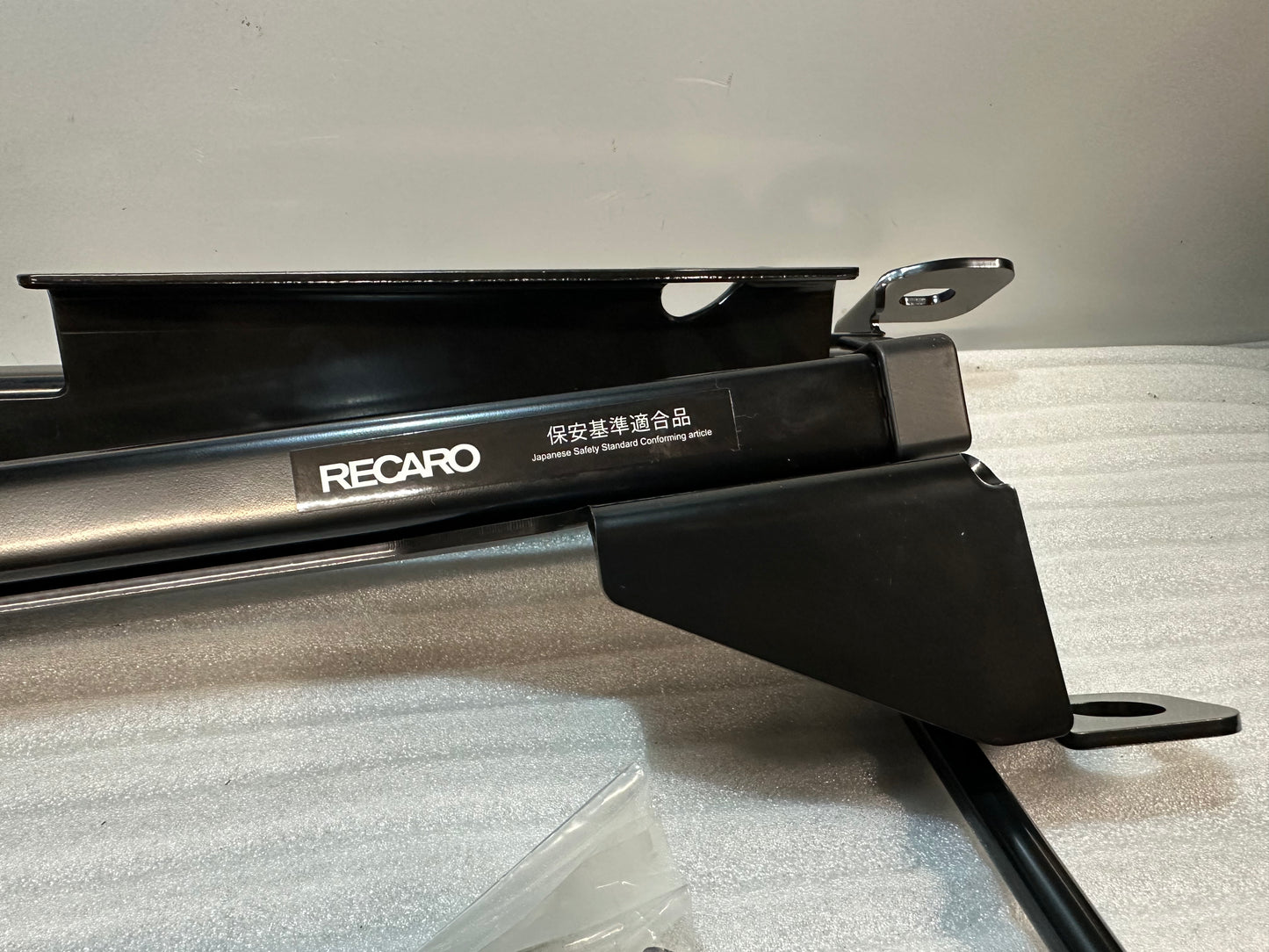 Recaro Sitzkonsole rechts Nissan Skyline R34 GTT – für Schalensitze – inkl. Laufschiene