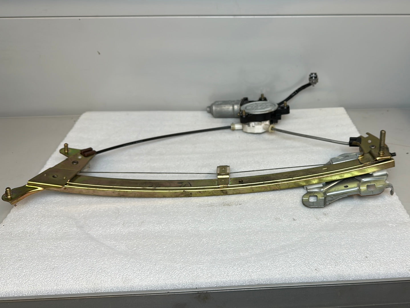 Window lift motor left Toyota Celica AT200 ST202 GT ST205 GT4 GT FOUR 69820-20360