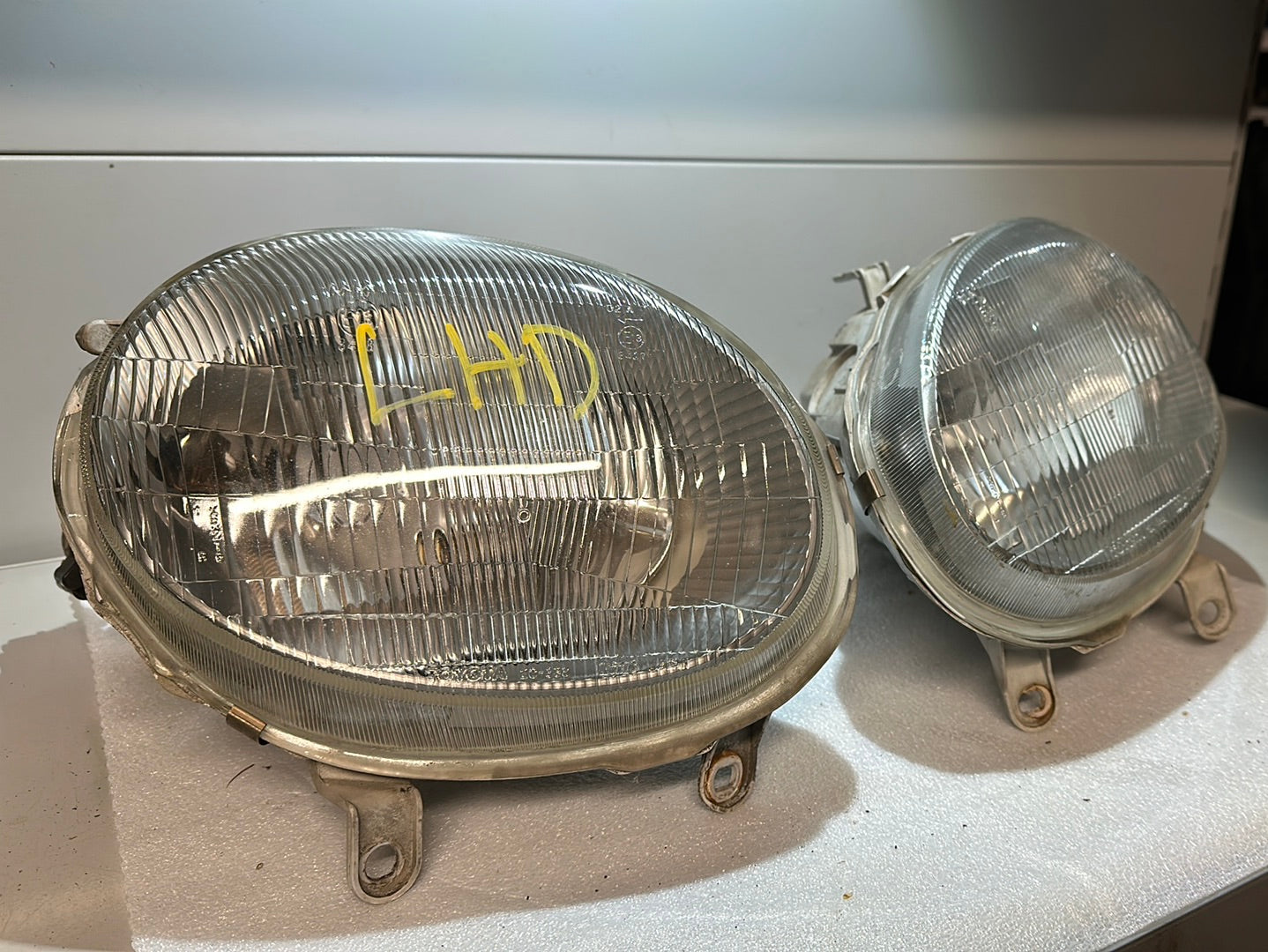 Headlight LHD EU Spec right left set height adjustment large plug Toyota Celica ST202 AT200 ST205 GT4 GT FOUR