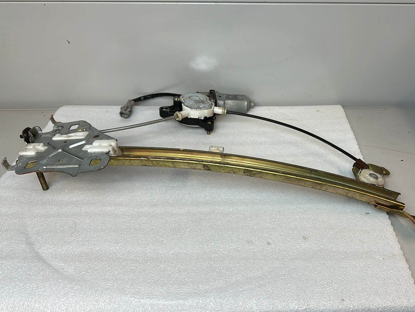 Window lift motor left Toyota Celica AT200 ST202 GT ST205 GT4 GT FOUR 69820-20360