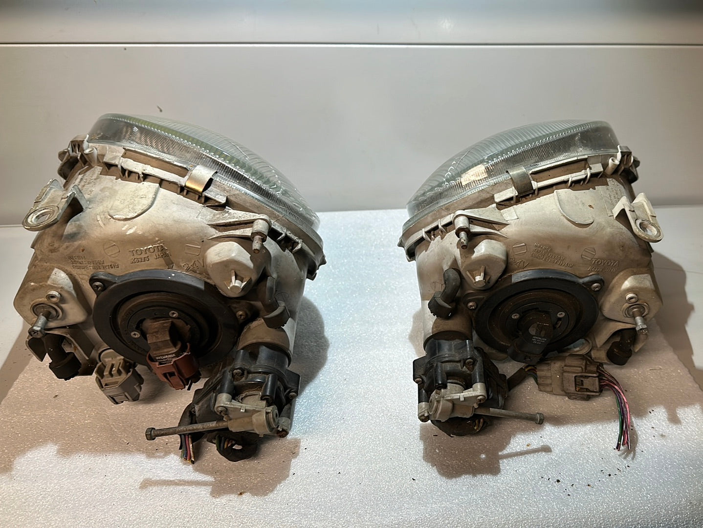 Headlight LHD EU Spec right left set height adjustment large plug Toyota Celica ST202 AT200 ST205 GT4 GT FOUR