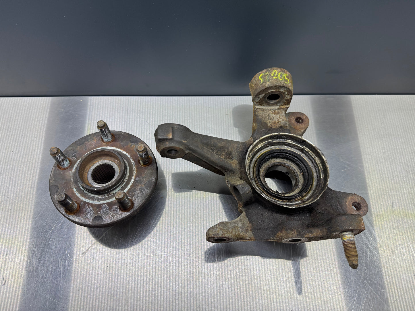 Achsschenkel vorne links Toyota Celica ST205 GT4 GT FOUR 43212-20251