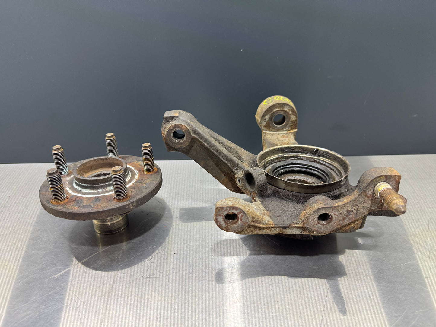 Achsschenkel vorne links Toyota Celica ST205 GT4 GT FOUR 43212-20251