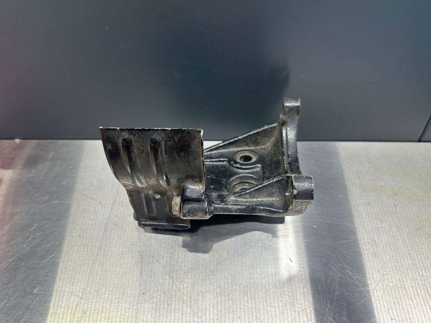 Halter Seitlich Verteiler Differenzial Vorne Toyota Celica ST165 ST185 ST205 GT4 GT FOUR