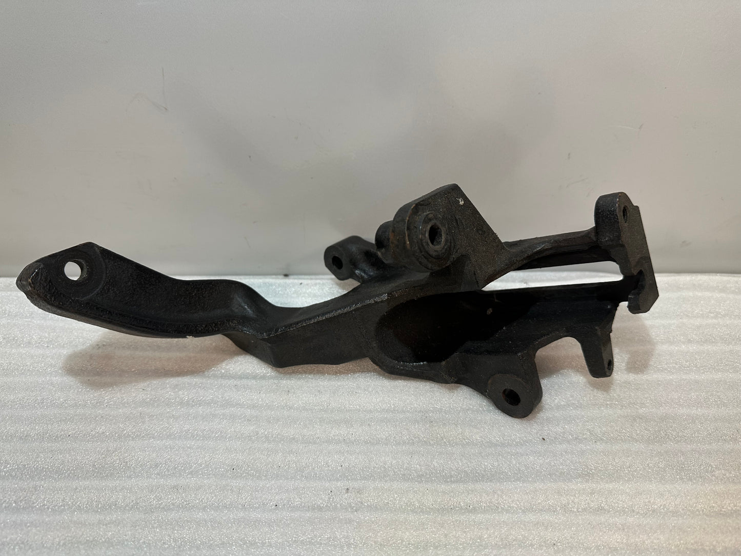 Holder tensioner pulley V-belt generator Toyota Celica ST202 ST205 GT4 GT FOUR 16631-88480