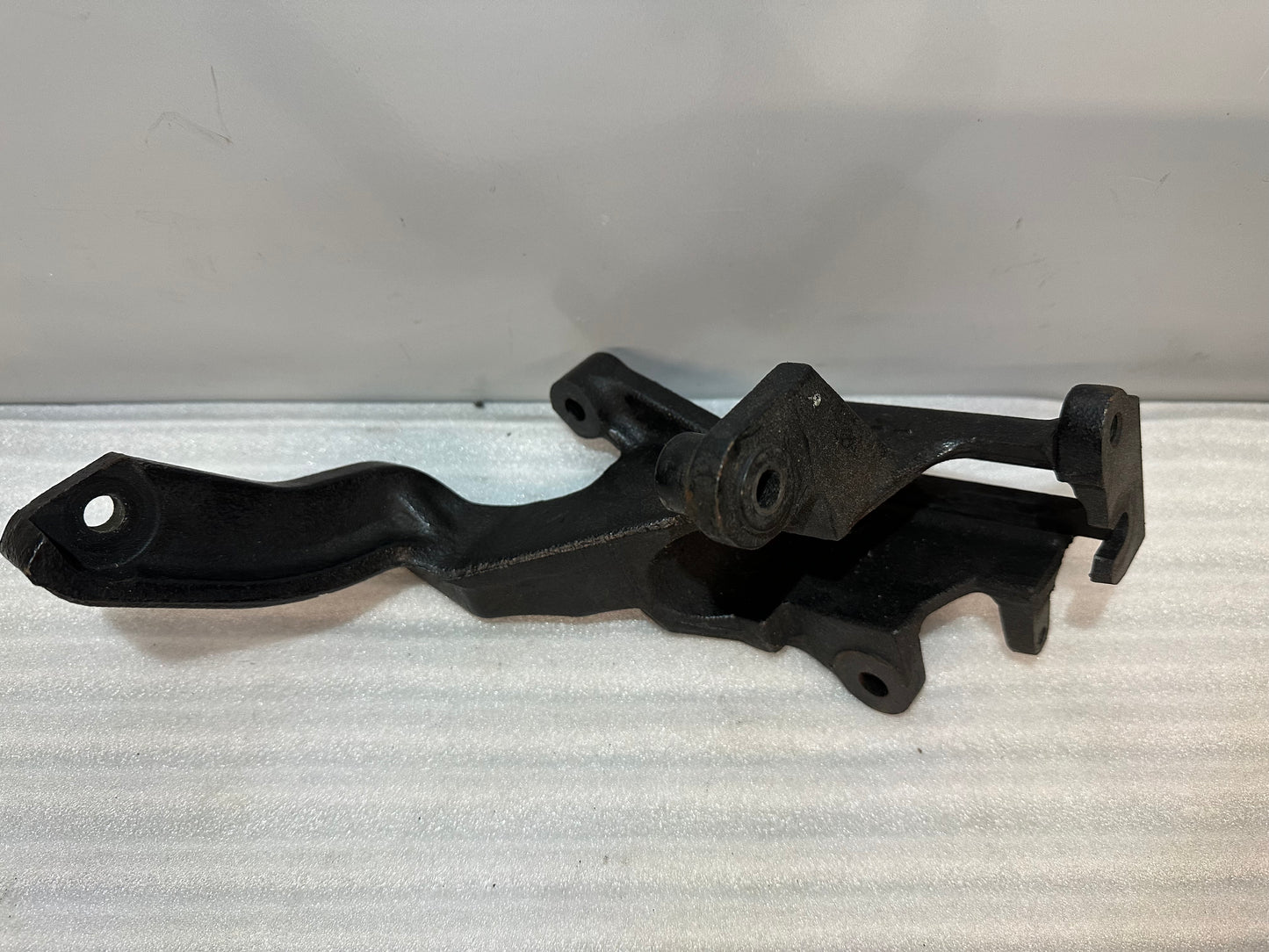 Holder tensioner pulley V-belt generator Toyota Celica ST202 ST205 GT4 GT FOUR 16631-88480