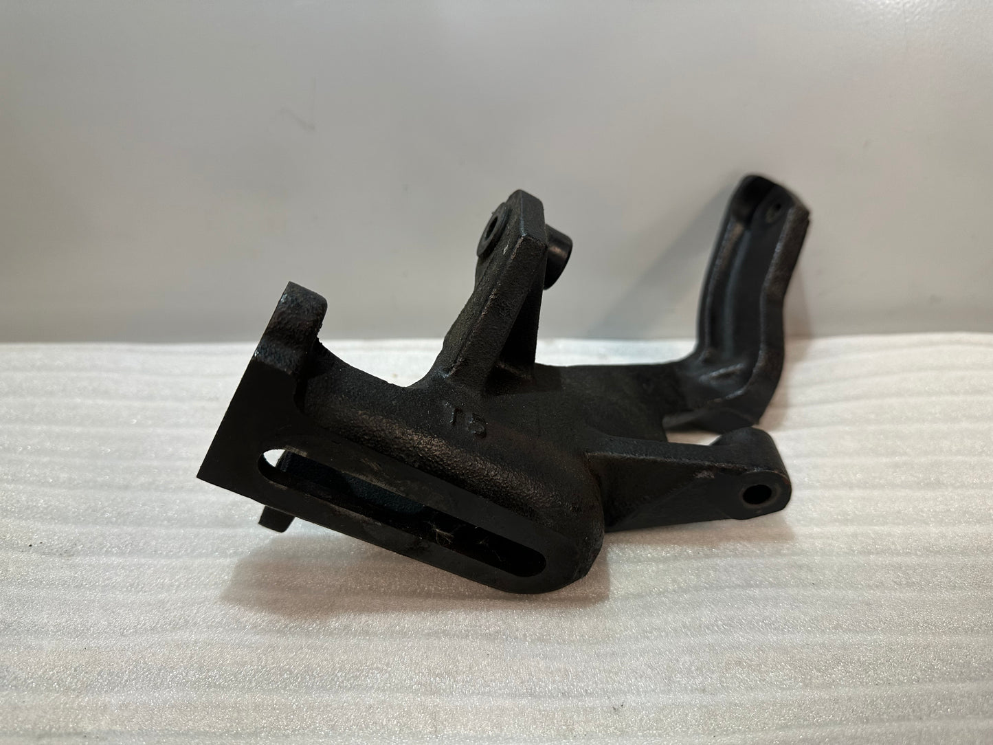 Holder tensioner pulley V-belt generator Toyota Celica ST202 ST205 GT4 GT FOUR 16631-88480