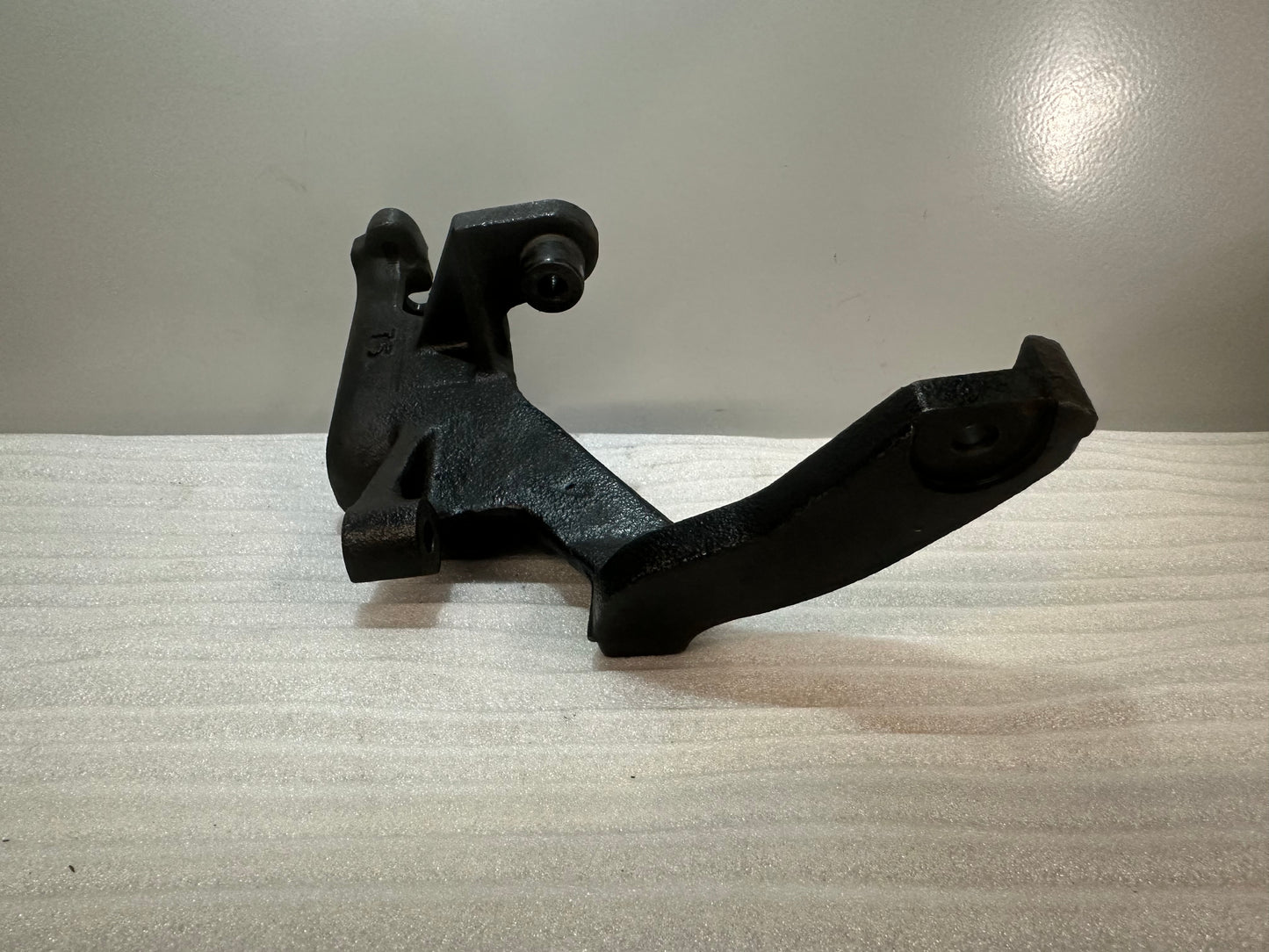 Holder tensioner pulley V-belt generator Toyota Celica ST202 ST205 GT4 GT FOUR 16631-88480